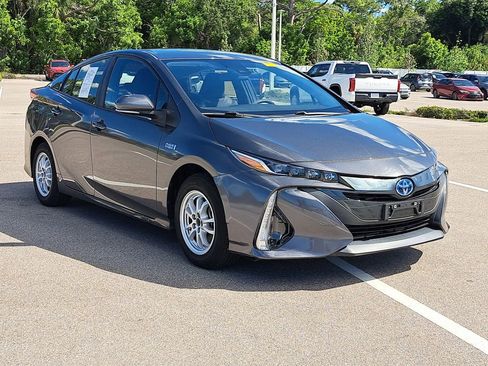 Used 2022 Toyota Prius Prime LE image 2