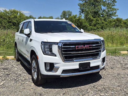 Used 2024 GMC Yukon XL SLT w/ SLT Luxury Package AWD/4WD image 2