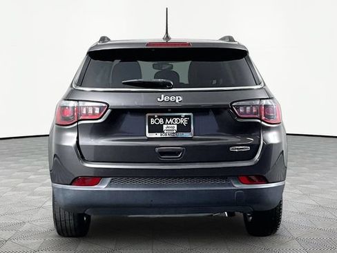 Used 2019 Jeep Compass Latitude FWD image 4