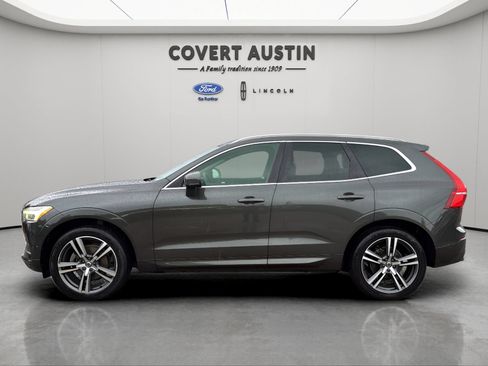 Used 2019 Volvo XC60 T5 Momentum w/ Multimedia Package AWD/4WD image 3