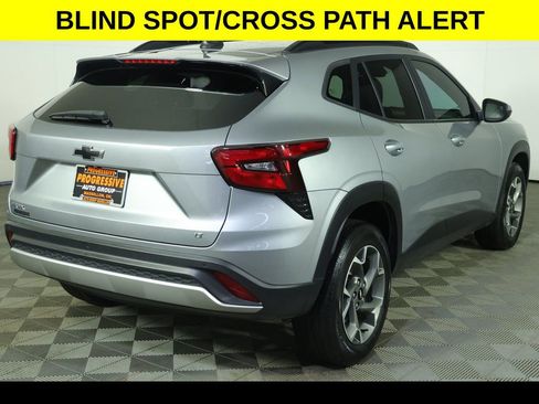 Used 2025 Chevrolet Trax LT w/ Driver Confidence Package image 9