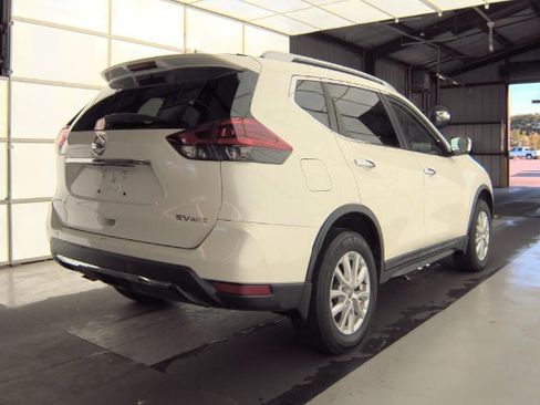 Used 2018 Nissan Rogue SV AWD/4WD image 2