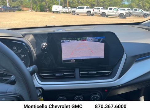 New 2026 Chevrolet Trax LS w/ LS Convenience Package FWD image 17