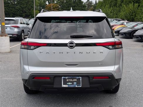 Used 2024 Nissan Pathfinder SV FWD image 4