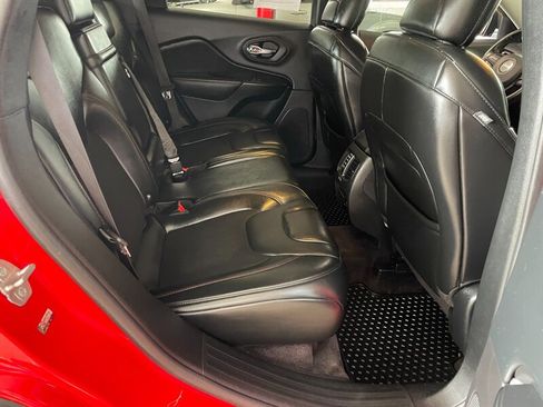 Used 2019 Jeep Cherokee Trailhawk w/ Cold Weather Group AWD/4WD image 19