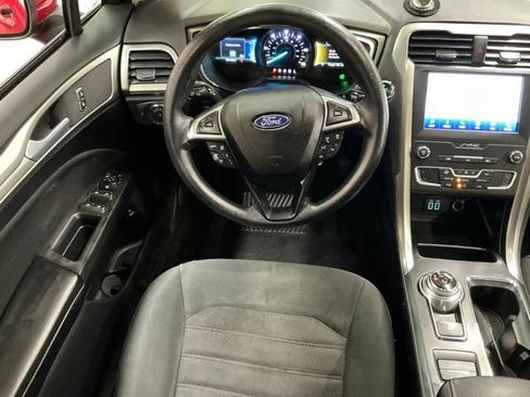 Used 2020 Ford Fusion SE image 10