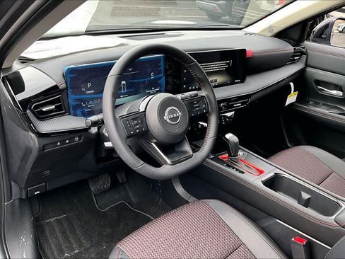 New 2026 Nissan Kicks SR image 8