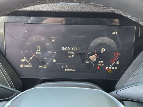 Used 2025 GMC Yukon Denali AWD/4WD image 14