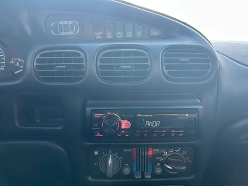 Used 2003 Pontiac Grand Prix SE w/ Equipment Group FWD image 20