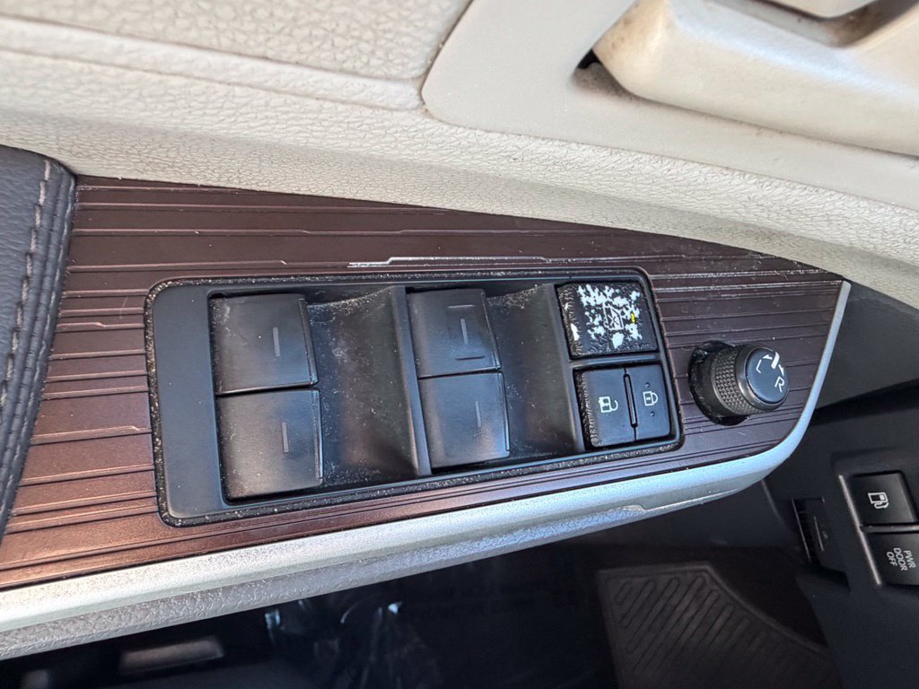 Used 2023 Toyota Sienna LE FWD image 44