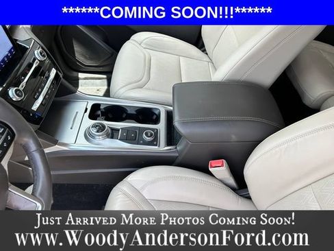 Used 2024 Ford Explorer Platinum w/ Technology Package AWD/4WD image 14