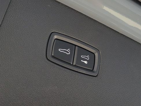 New 2026 Porsche Cayenne Base image 18