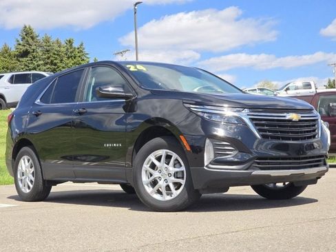 Used 2024 Chevrolet Equinox LT AWD/4WD image 2