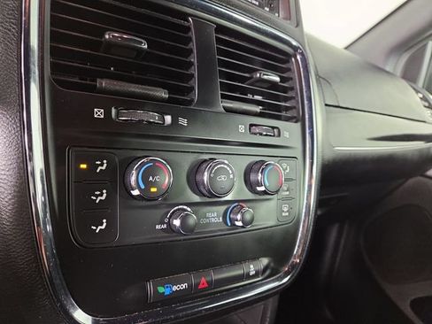 Used 2020 Dodge Grand Caravan SE FWD image 20