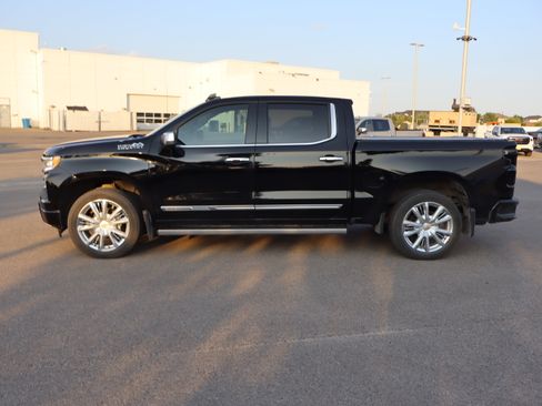 Used 2023 Chevrolet Silverado 1500 High Country w/ High Country Premium Package AWD/4WD image 4