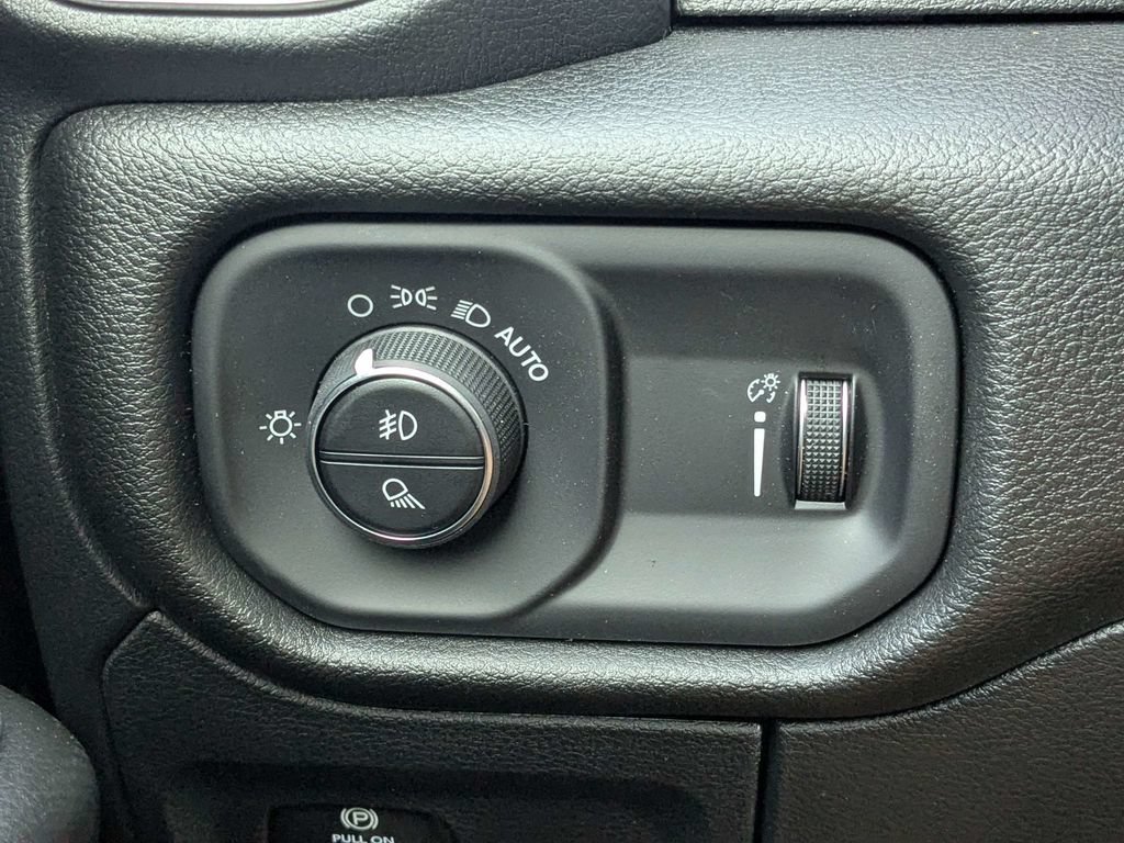 New 2026 RAM 1500 Express AWD/4WD image 21