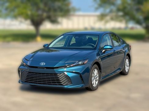 Used 2026 Toyota Camry LE FWD image 5