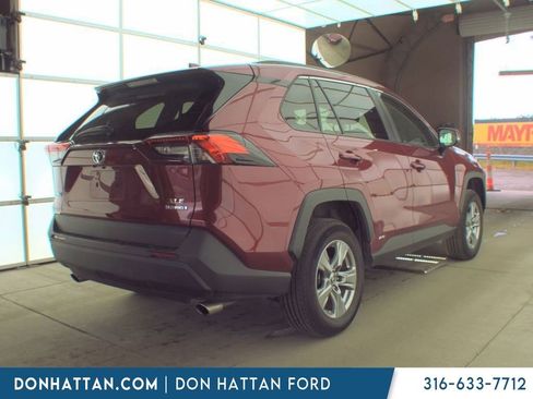 Used 2022 Toyota RAV4 XLE w/ XLE Grade Weather Package AWD/4WD image 5