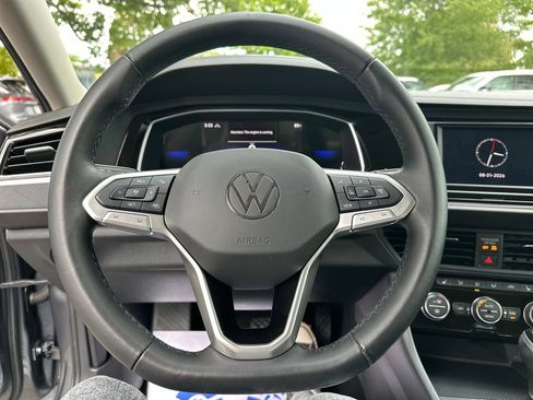 Certified 2023 Volkswagen Jetta SE FWD image 12