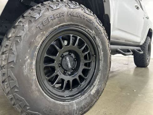 Used 2024 Toyota 4Runner SR5 image 28