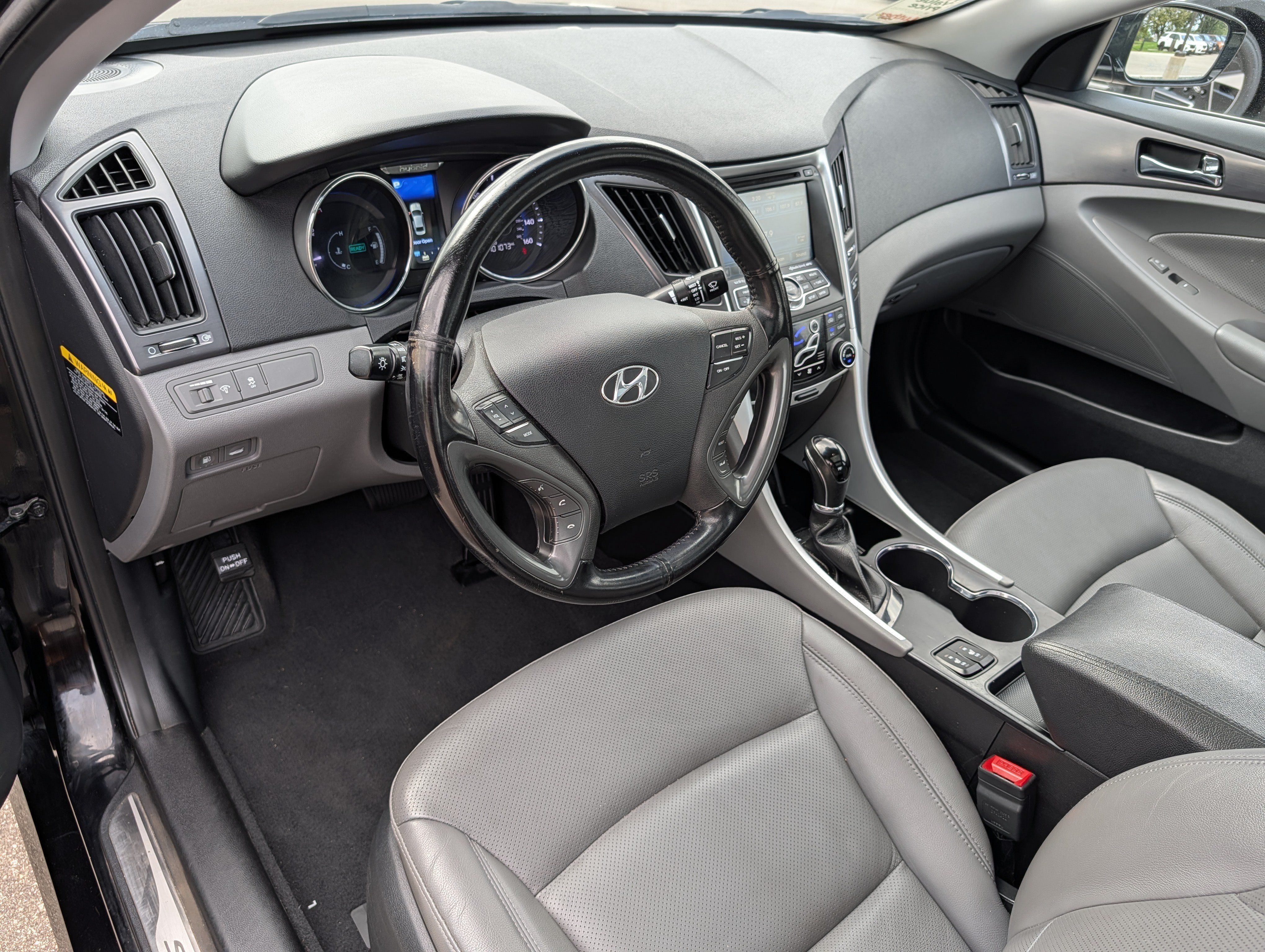 Used 2015 Hyundai Sonata Limited w/ Option Group 02 FWD image 18