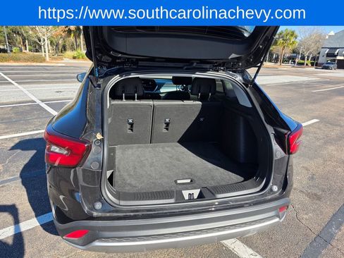 Used 2025 Chevrolet Trax LT w/ LT Convenience Package image 30