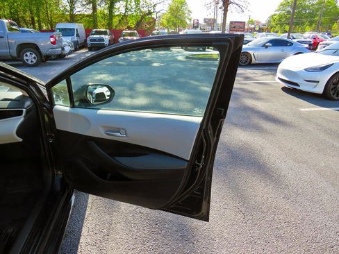 Used 2021 Toyota Corolla LE image 21