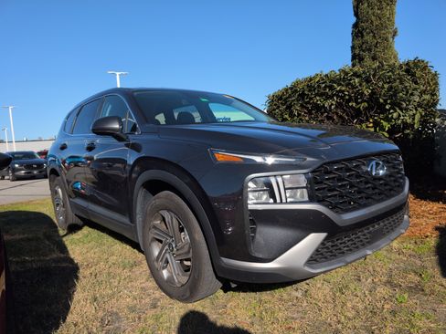 Used 2023 Hyundai Santa Fe SE image 1