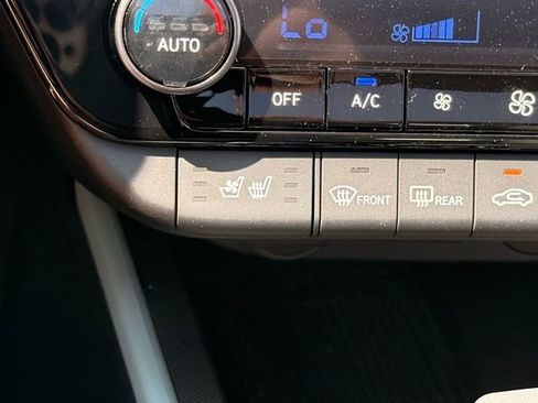 New 2025 Hyundai Elantra Limited image 17