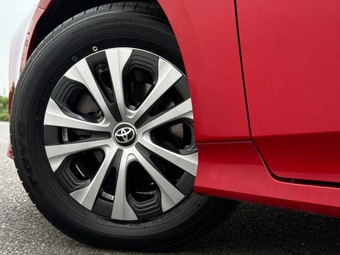 Certified 2019 Toyota Prius XLE AWD/4WD image 21