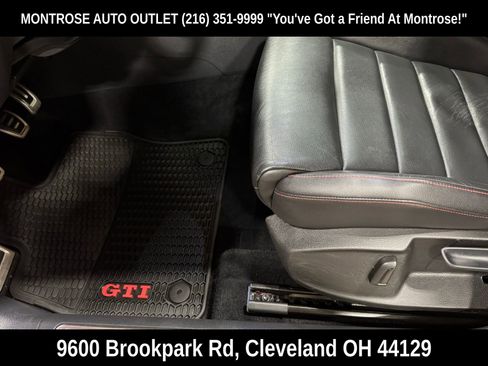 Used 2020 Volkswagen GTI SE image 15