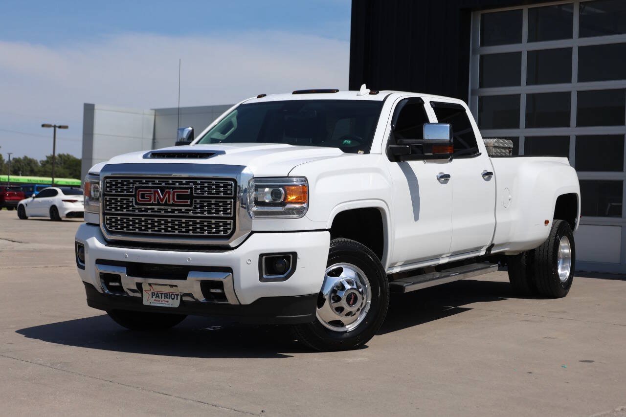 Used 2019 GMC Sierra 3500 Denali AWD/4WD image 3