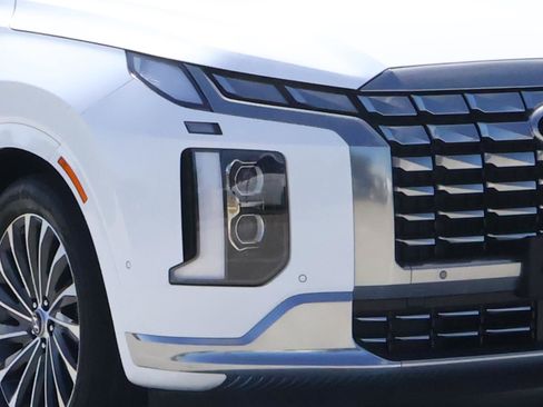 Used 2023 Hyundai Palisade Calligraphy image 7