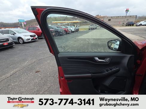Used 2025 Ford Escape ST-Line Select AWD/4WD image 12