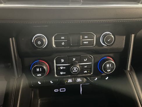 Used 2021 Chevrolet Tahoe Z71 image 19