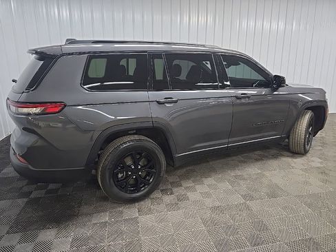 Used 2024 Jeep Grand Cherokee L Laredo image 3