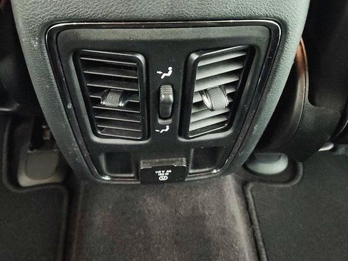 Used 2018 Jeep Grand Cherokee Laredo AWD/4WD image 20