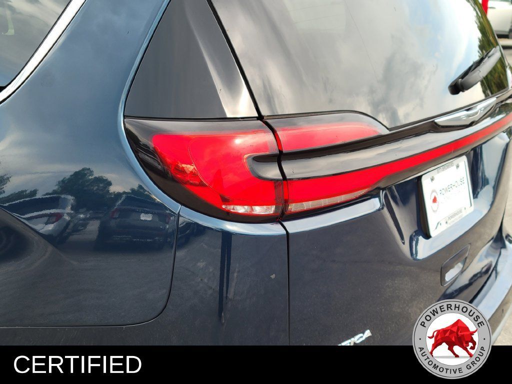 Used 2023 Chrysler Pacifica Touring-L FWD image 13