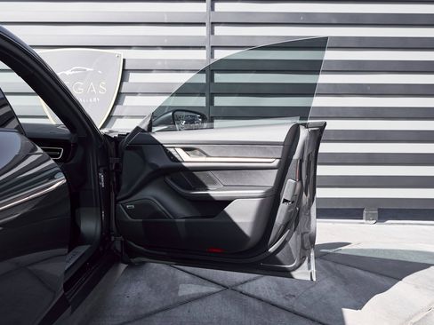 Used 2025 Porsche Taycan 4S w/ Premium Package image 21