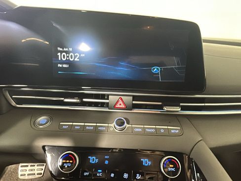 Certified 2025 Hyundai Elantra SEL FWD image 23