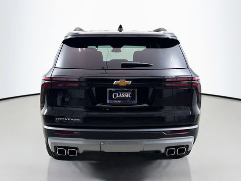 Used 2025 Chevrolet Traverse LT image 6