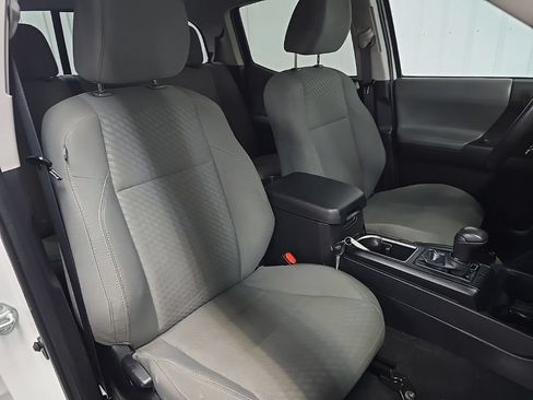 Used 2022 Toyota Tacoma SR AWD/4WD image 14