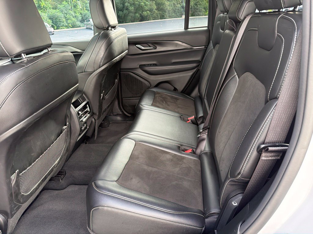 Used 2023 Jeep Grand Cherokee Altitude AWD/4WD image 32