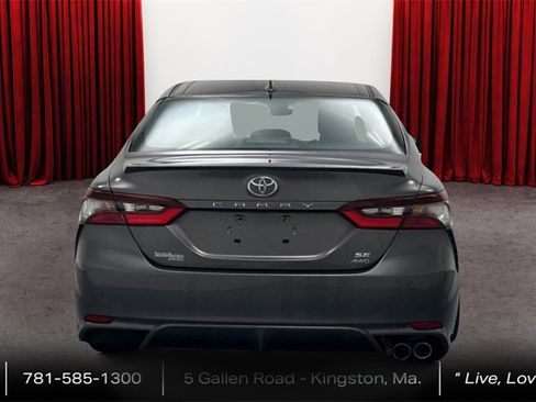 Used 2022 Toyota Camry SE image 5