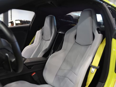 Used 2022 Chevrolet Corvette Stingray Coupe w/ Z51 Performance Package RWD image 18