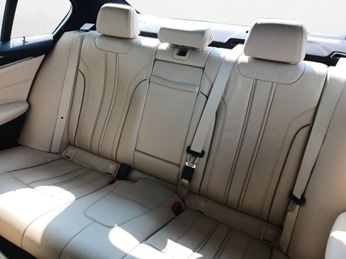 Used 2019 BMW 530i w/ Convenience Package RWD image 9