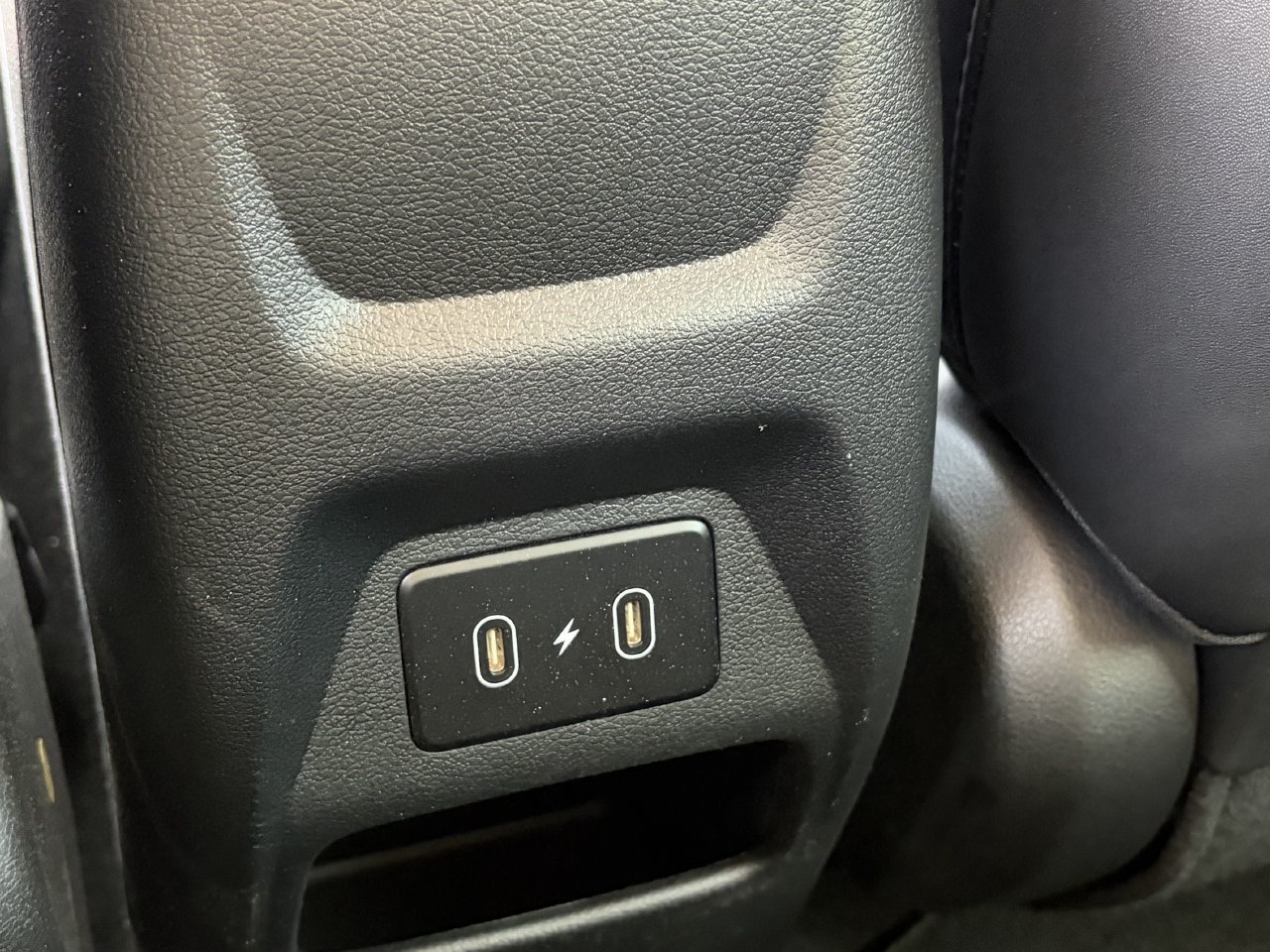 Used 2025 Hyundai Venue Limited FWD image 19