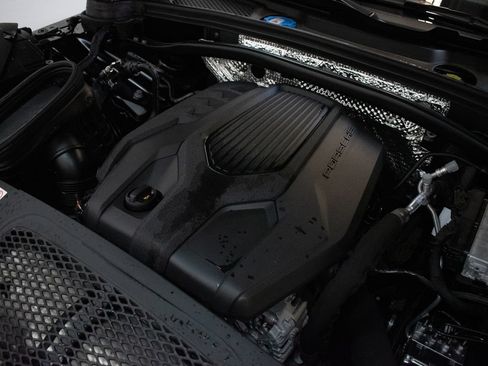 Certified 2026 Porsche Macan AWD/4WD image 18