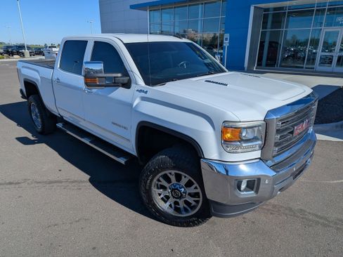 Used 2016 GMC Sierra 2500 SLT w/ Duramax Plus Package AWD/4WD image 4
