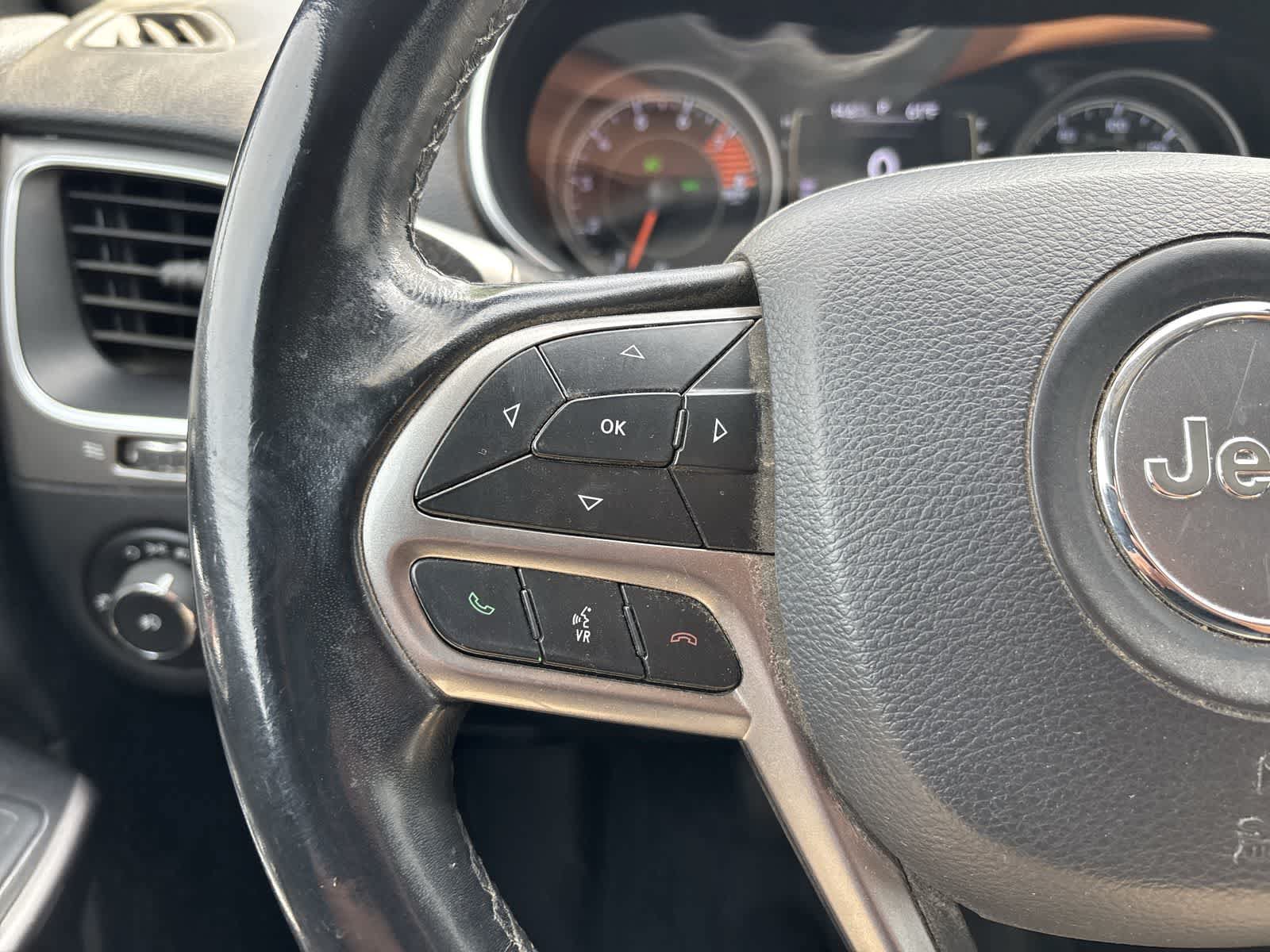 Used 2019 Jeep Cherokee Latitude Plus AWD/4WD image 9